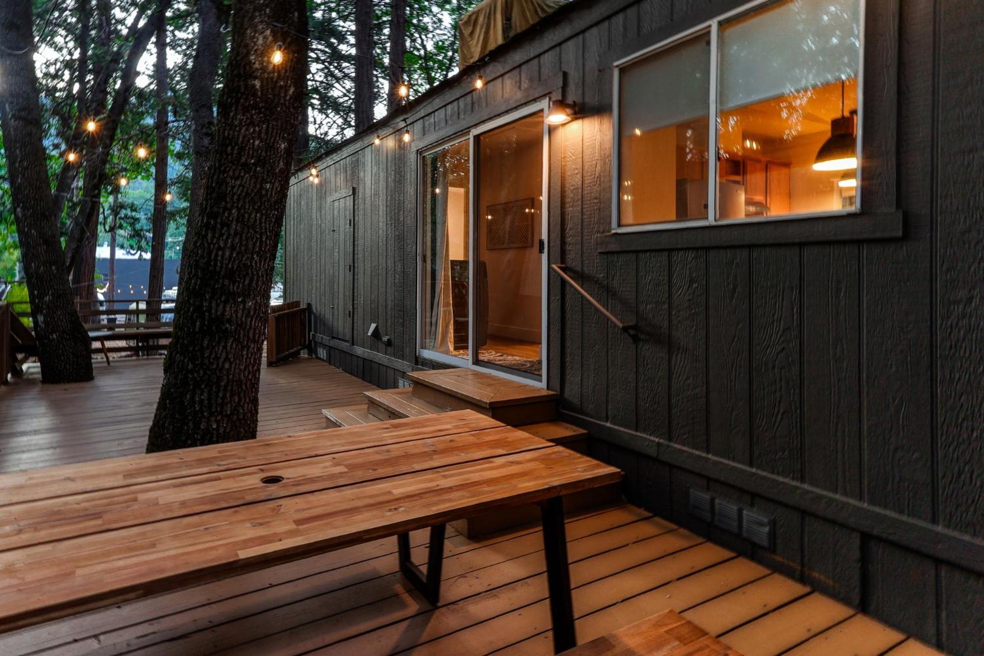 Cave Springs Resort Dunsmuir Exterior photo